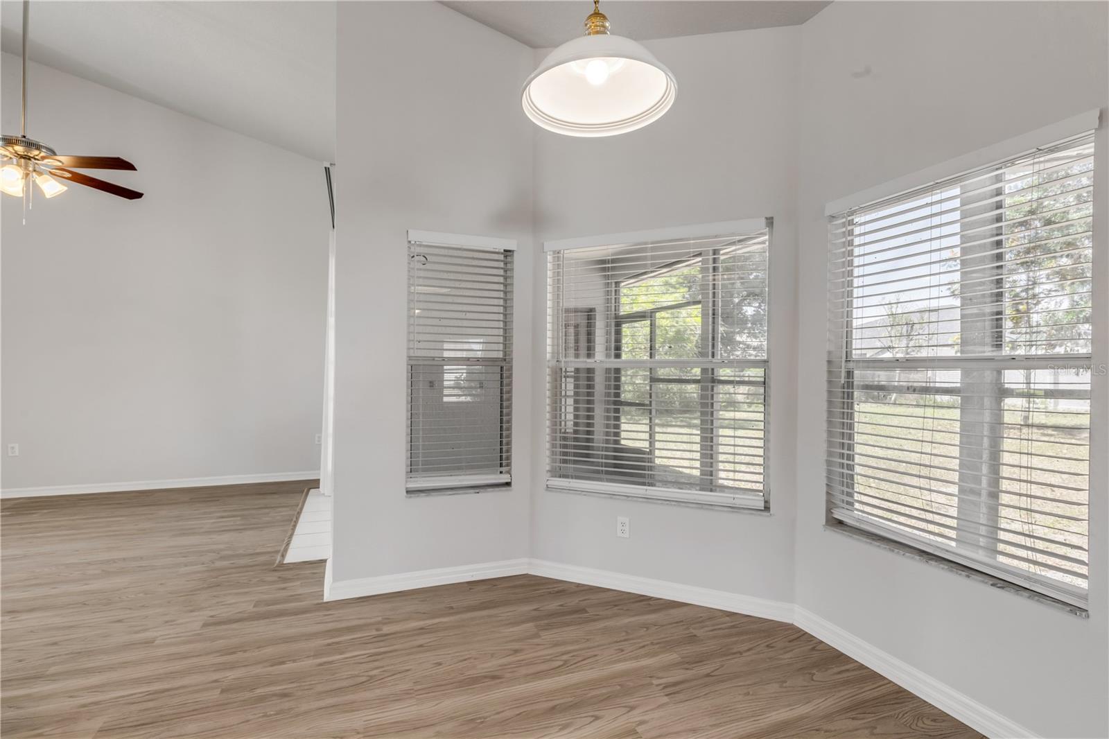 Image 16 of 44 For 20259 Melville Street