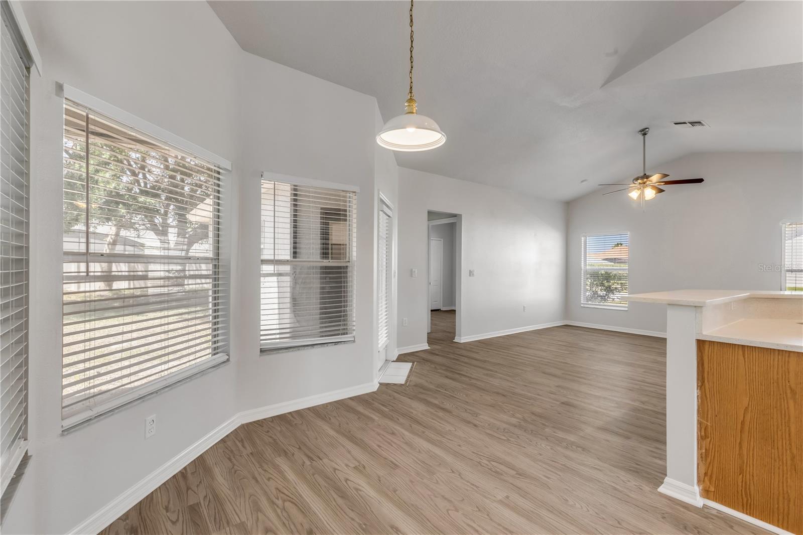 Image 17 of 44 For 20259 Melville Street