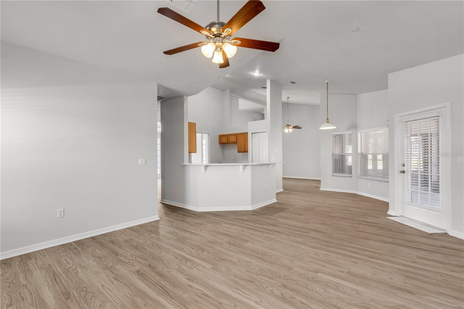 Image 18 of 44 For 20259 Melville Street