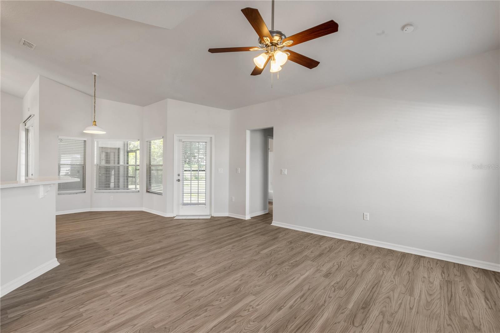 Image 19 of 44 For 20259 Melville Street