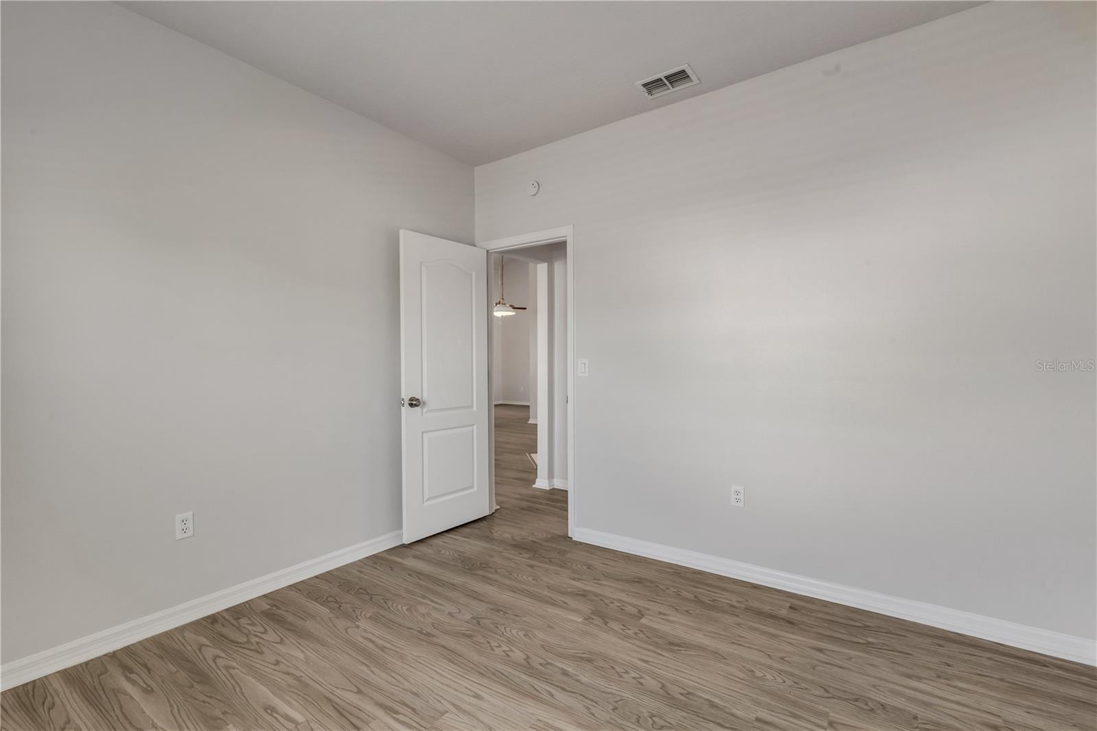 Image 21 of 44 For 20259 Melville Street