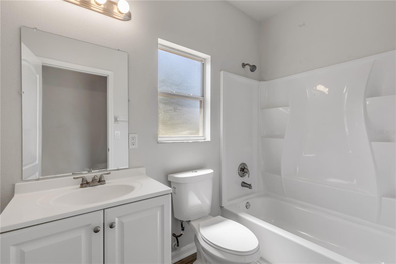Image 22 of 44 For 20259 Melville Street