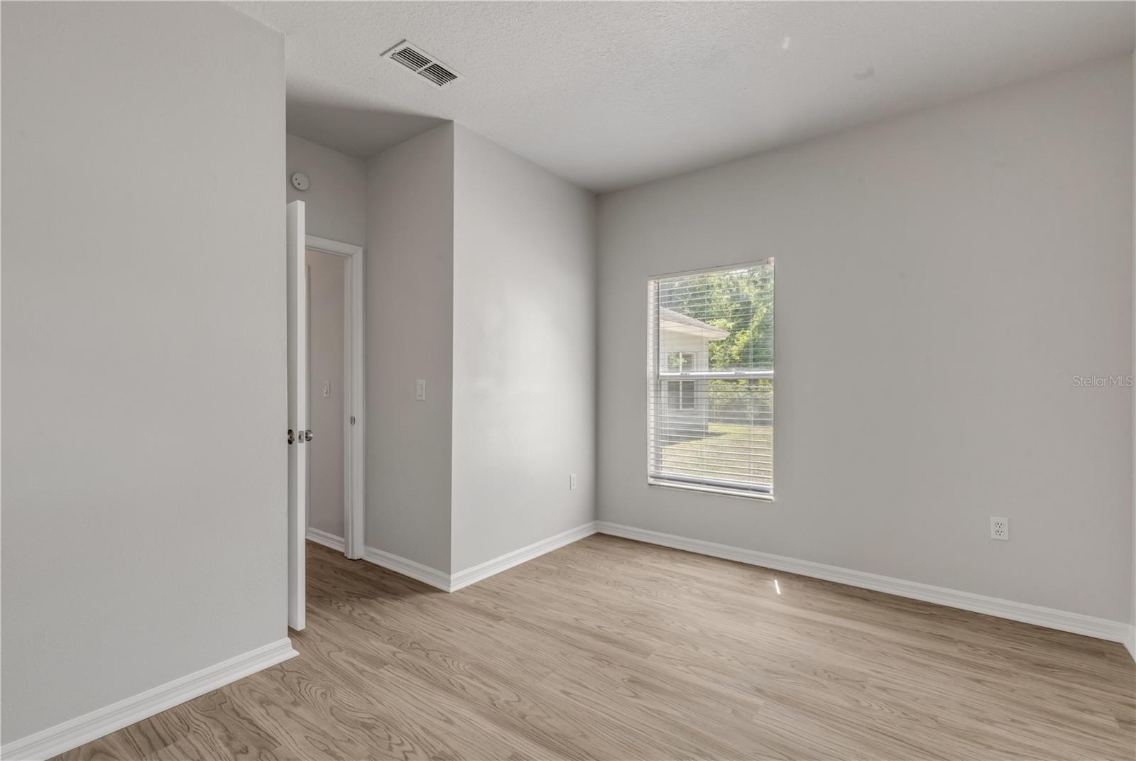 Image 24 of 44 For 20259 Melville Street