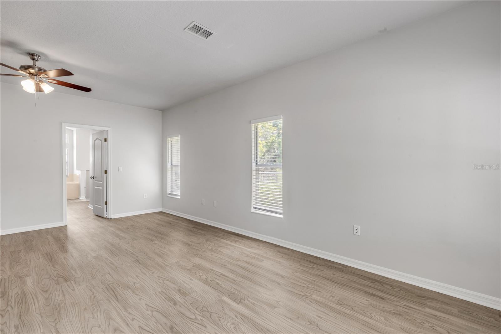 Image 29 of 44 For 20259 Melville Street
