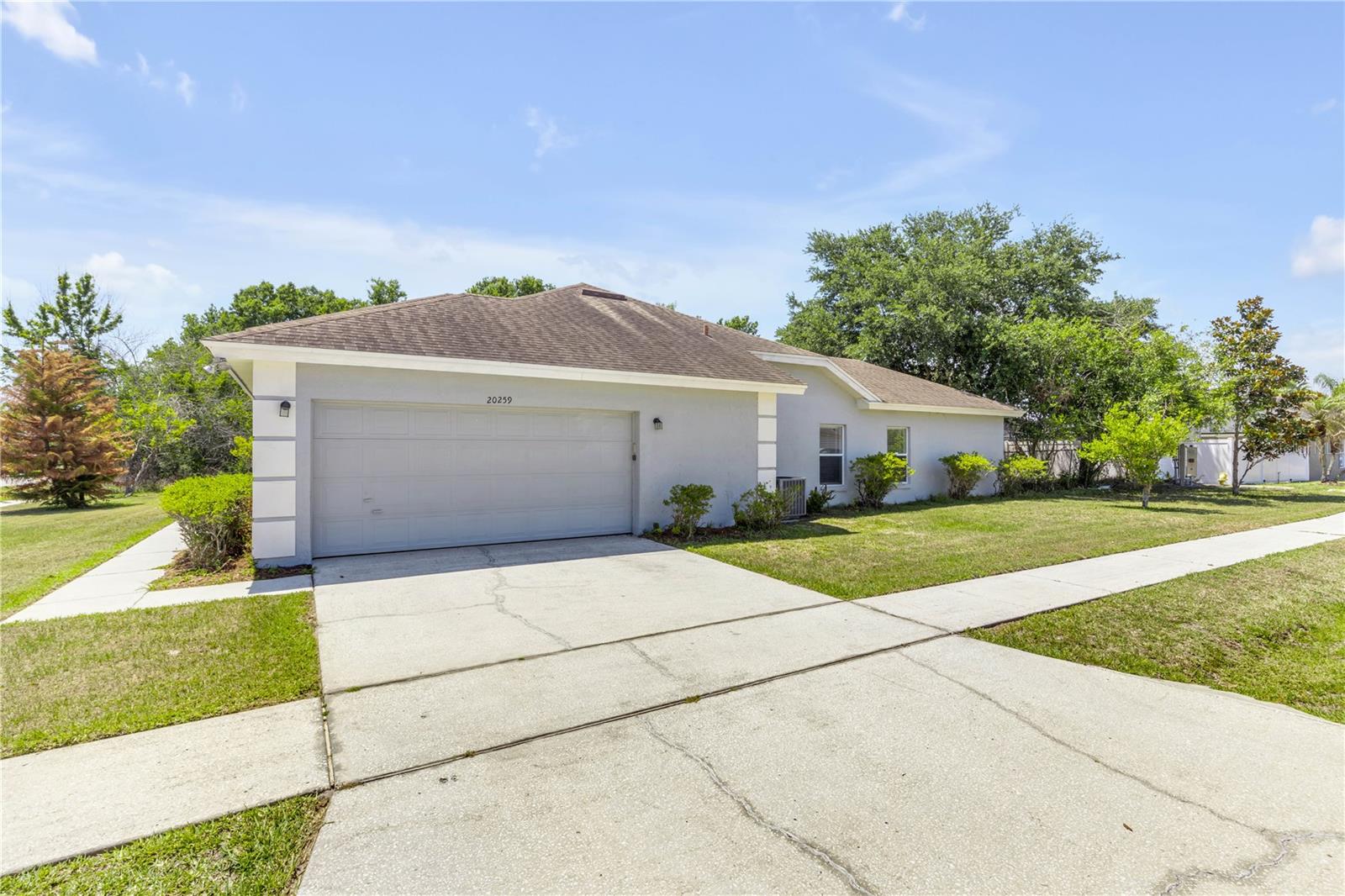 Image 3 of 44 For 20259 Melville Street