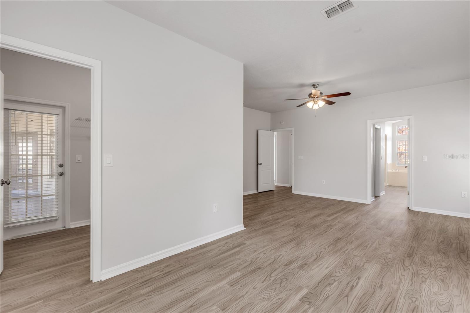Image 31 of 44 For 20259 Melville Street