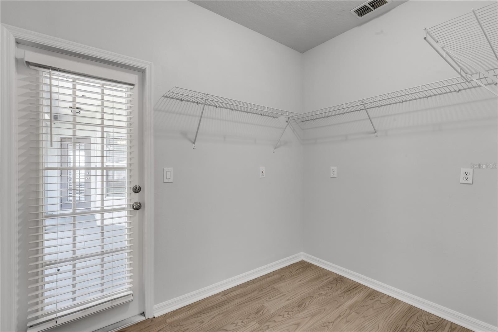 Image 32 of 44 For 20259 Melville Street