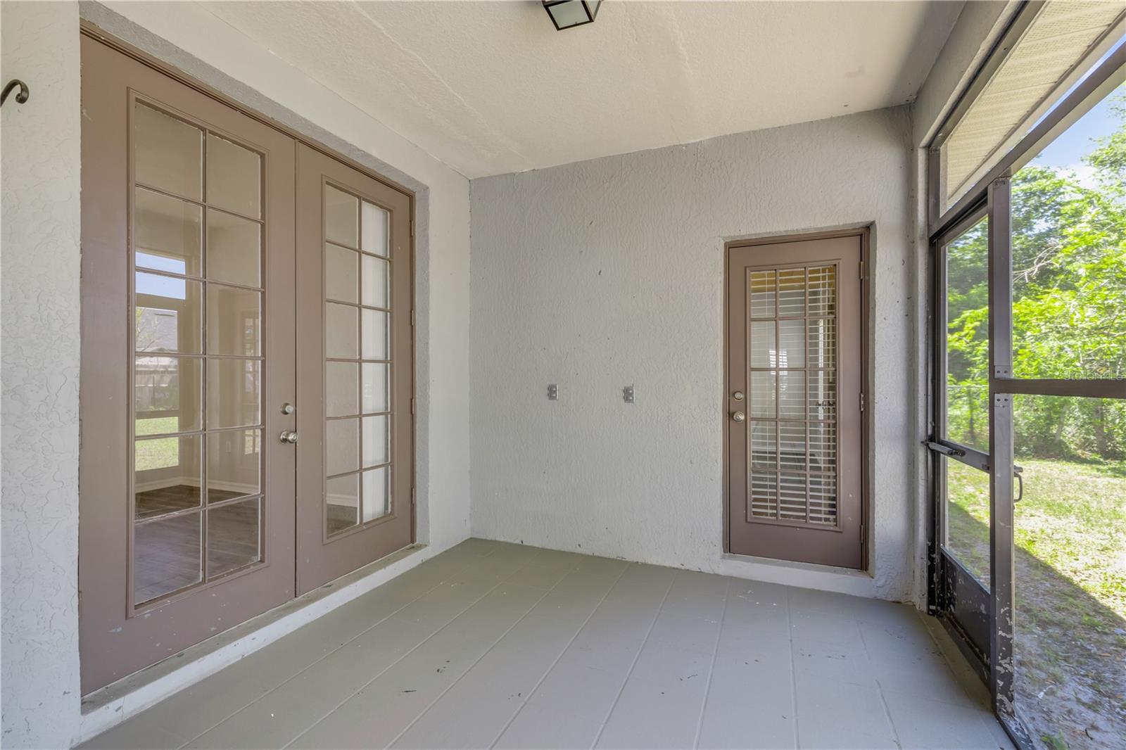 Image 39 of 44 For 20259 Melville Street