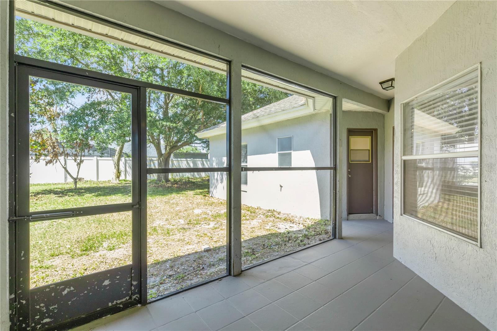 Image 40 of 44 For 20259 Melville Street