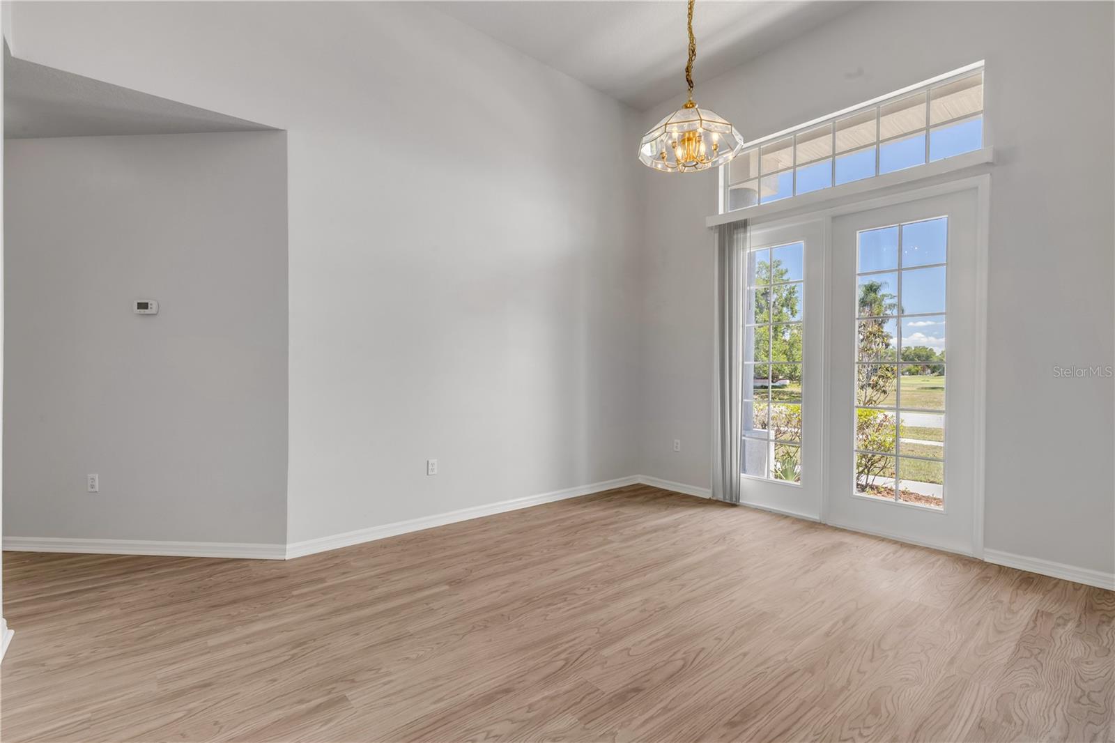 Image 6 of 44 For 20259 Melville Street