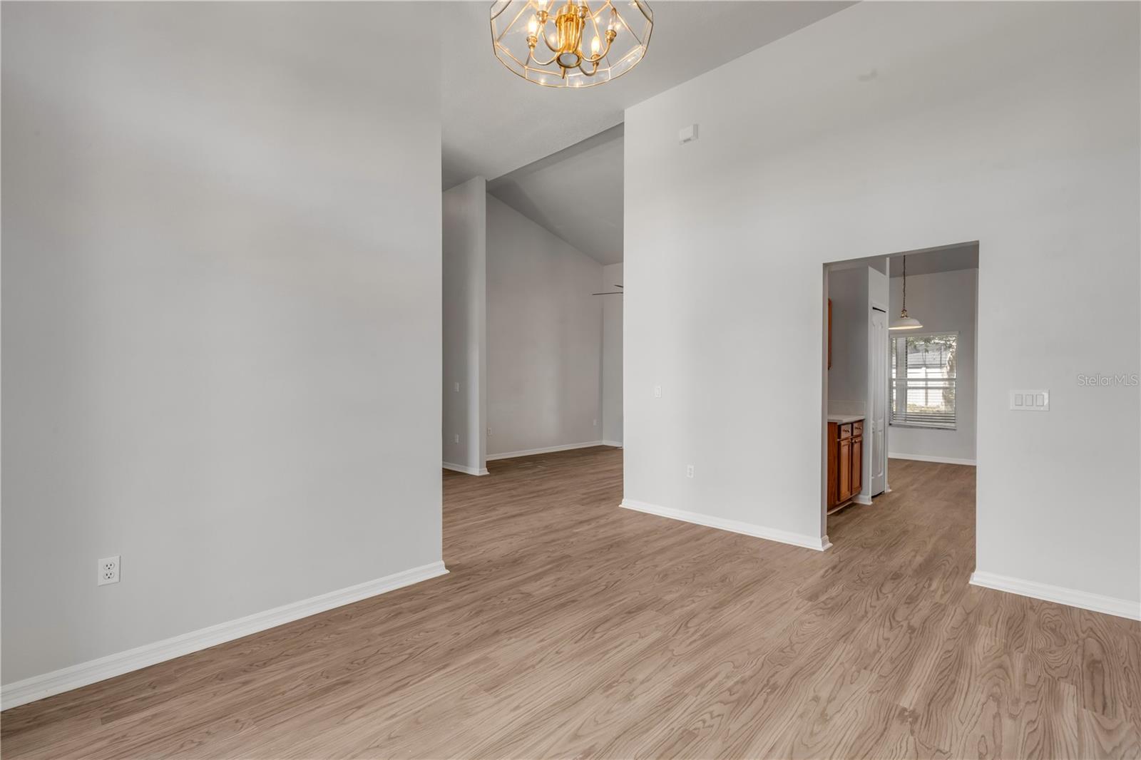 Image 7 of 44 For 20259 Melville Street