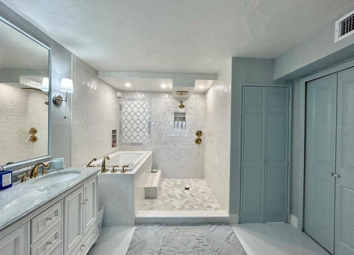 Image 11 of 18 For 4601 Atlantic Avenue 1070