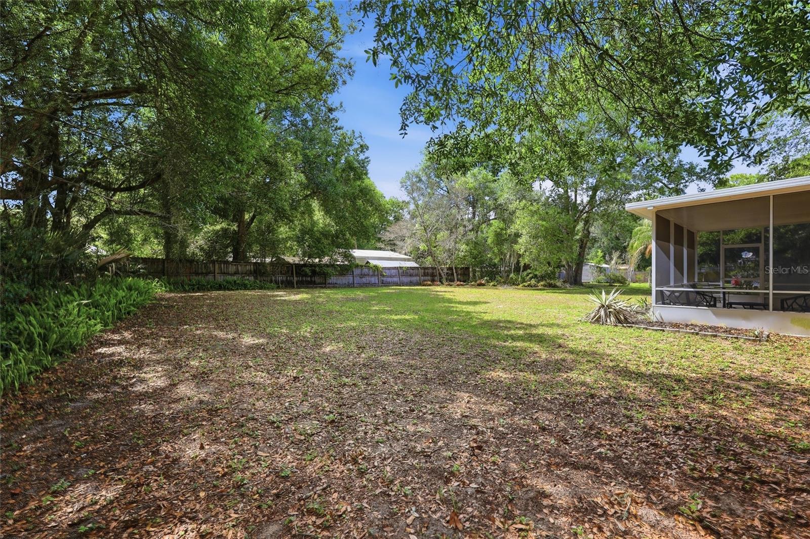 Image 28 of 39 For 516 Land O Lakes Ct