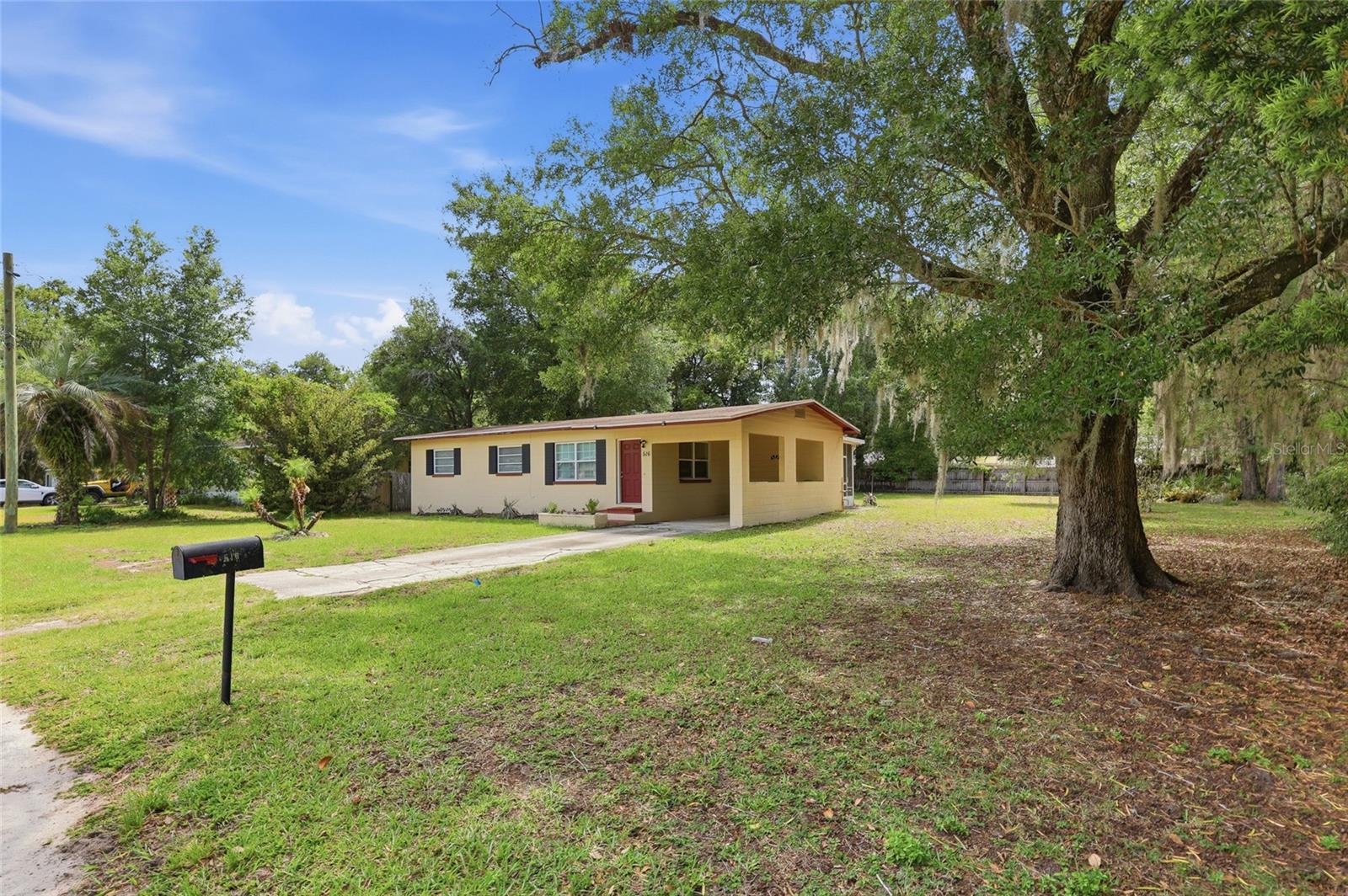 Image 3 of 39 For 516 Land O Lakes Ct