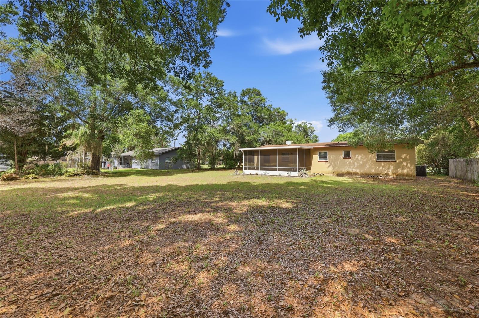 Image 30 of 39 For 516 Land O Lakes Ct