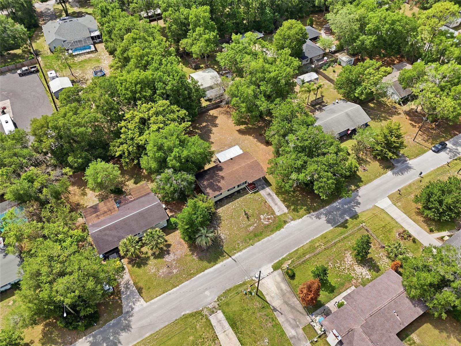 Image 32 of 39 For 516 Land O Lakes Ct