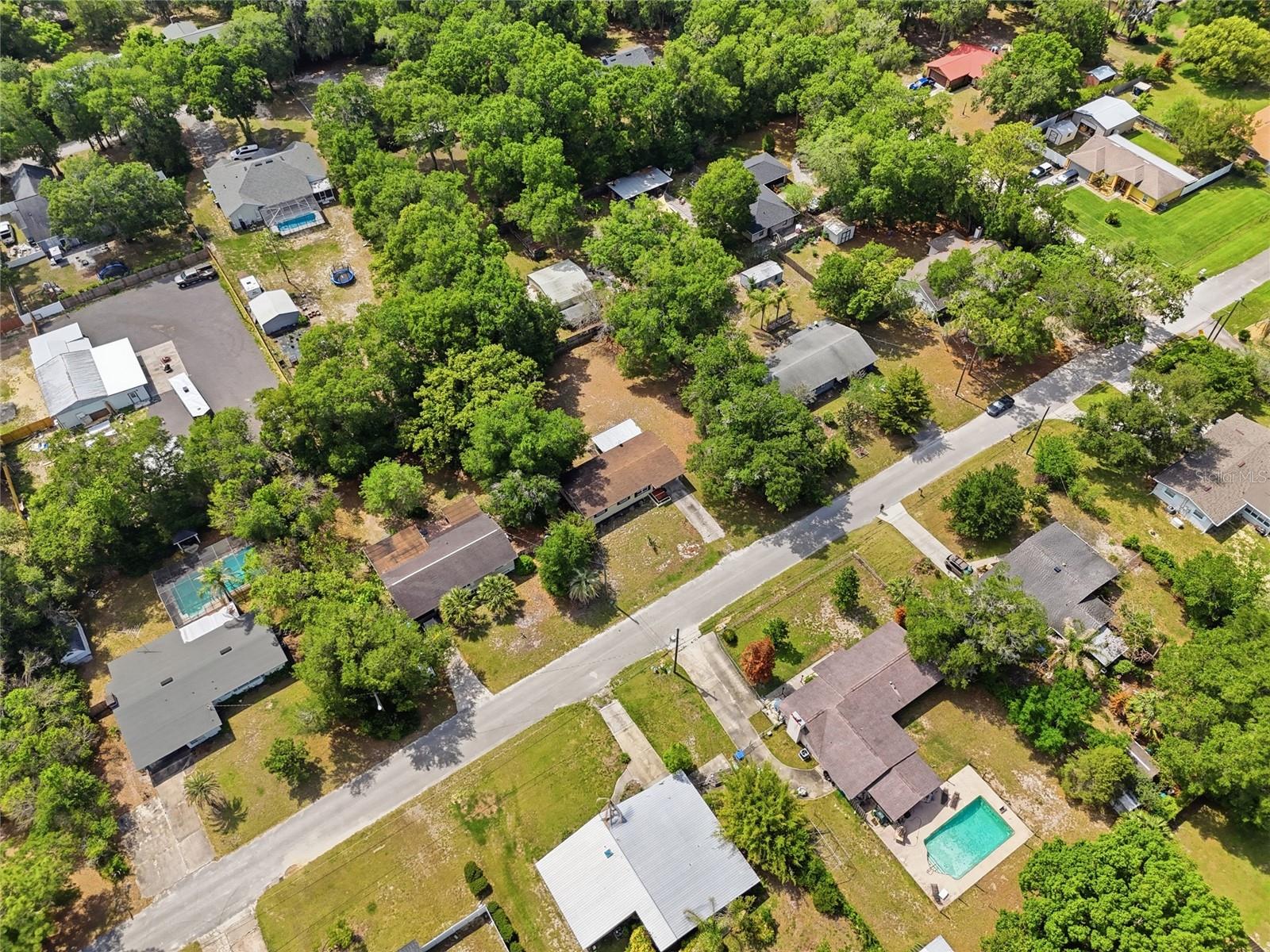 Image 33 of 39 For 516 Land O Lakes Ct
