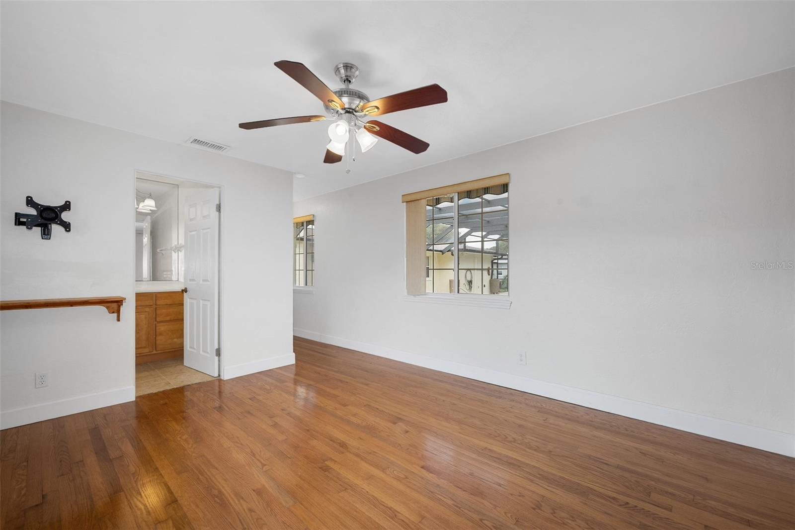 Image 40 of 56 For 307 Manhattan Avenue