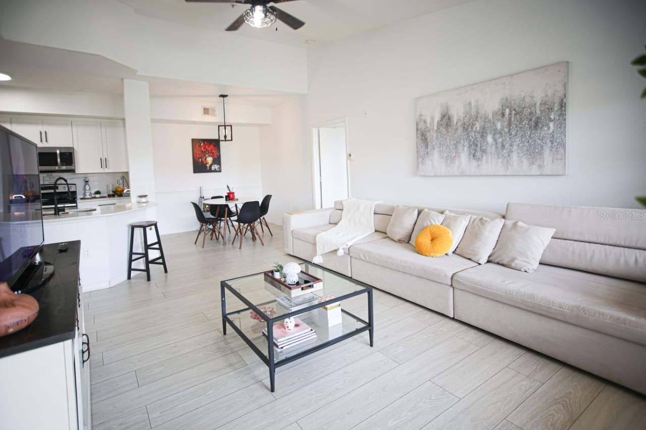 Image 2 of 8 For 5572 Metrowest Boulevard 311