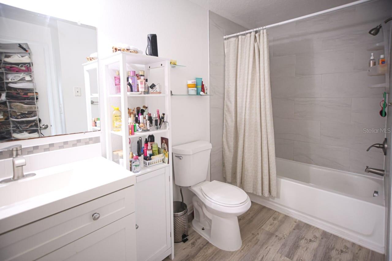 Image 8 of 8 For 5572 Metrowest Boulevard 311
