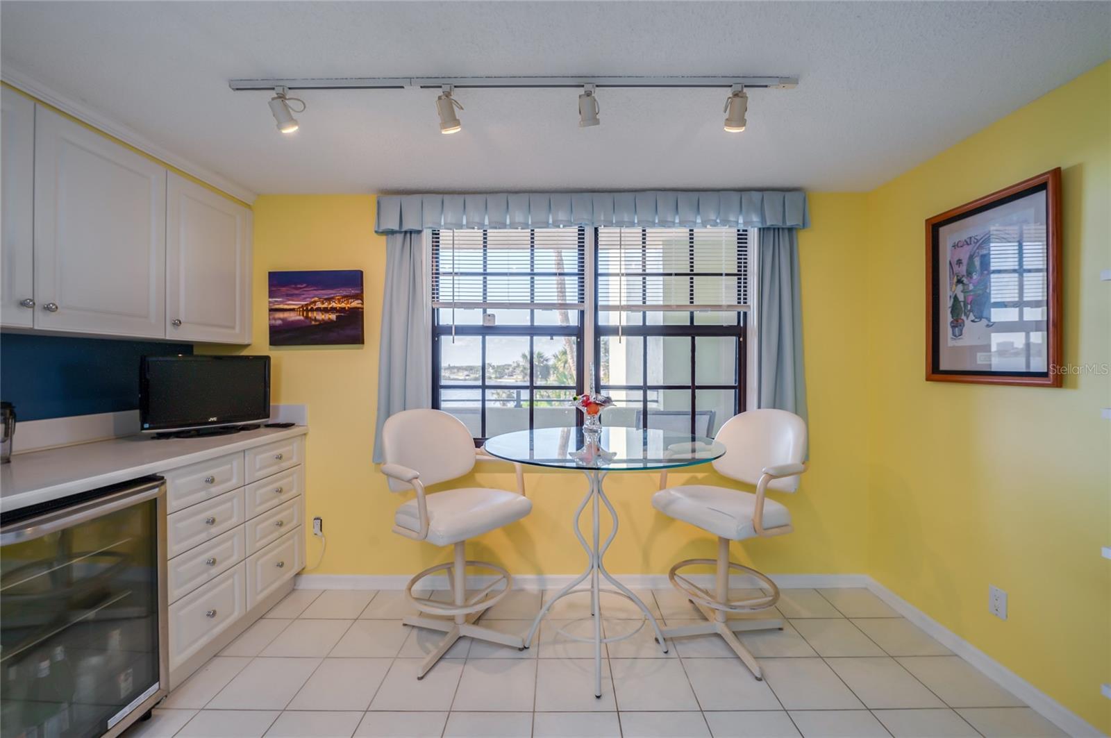 Image 11 of 52 For 731 Marina Point Drive 731