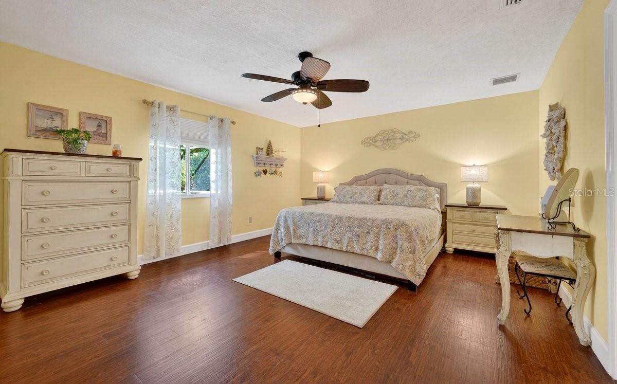 Image 18 of 54 For 4758 Peninsula Drive