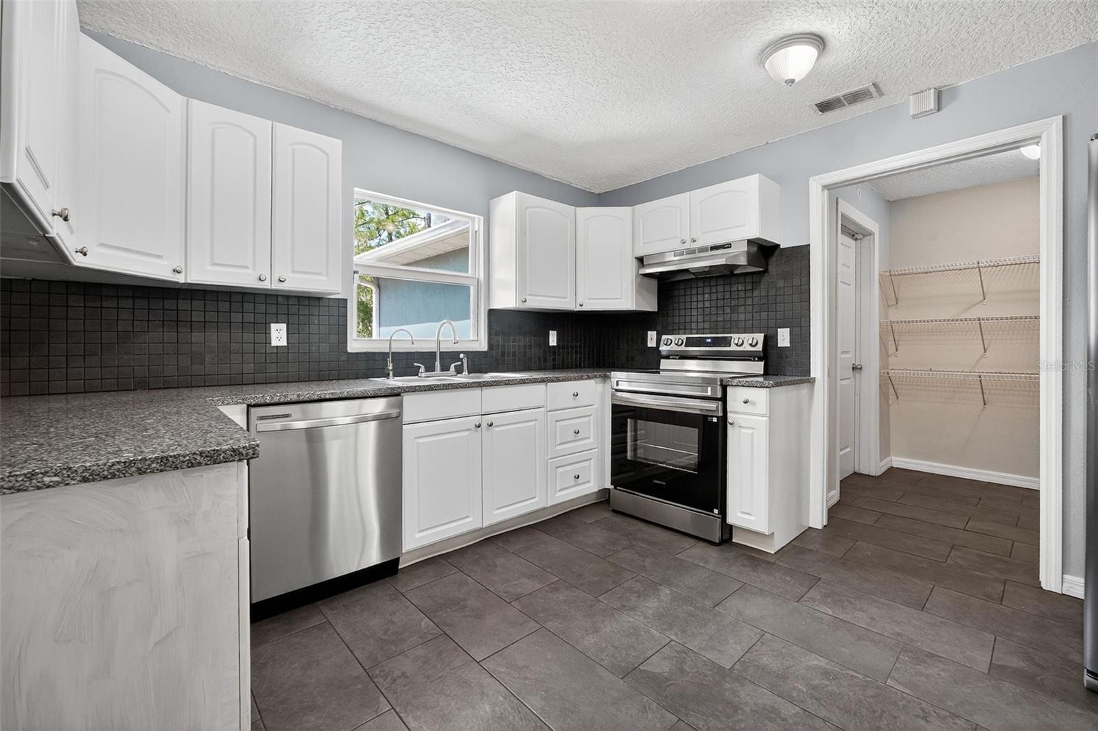 Image 5 of 32 For 1385 11th Avenue