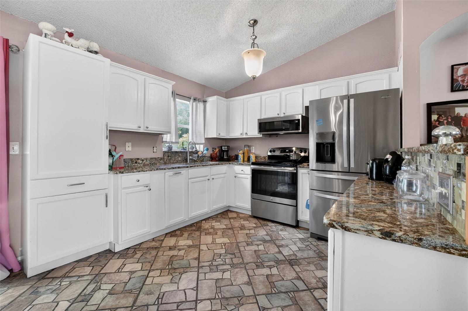 Image 3 of 33 For 253 Williams Avenue