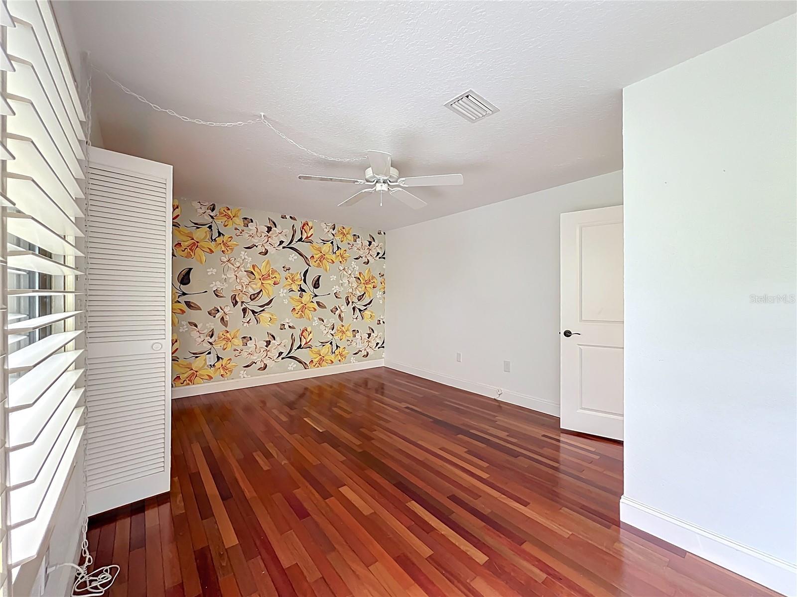 Image 22 of 57 For 542 Osceola Avenue 34