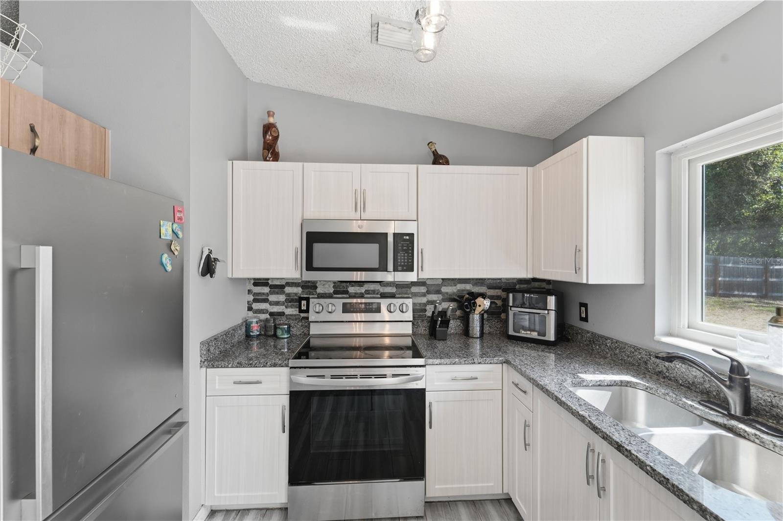 Image 11 of 32 For 215 Walnut Avenue