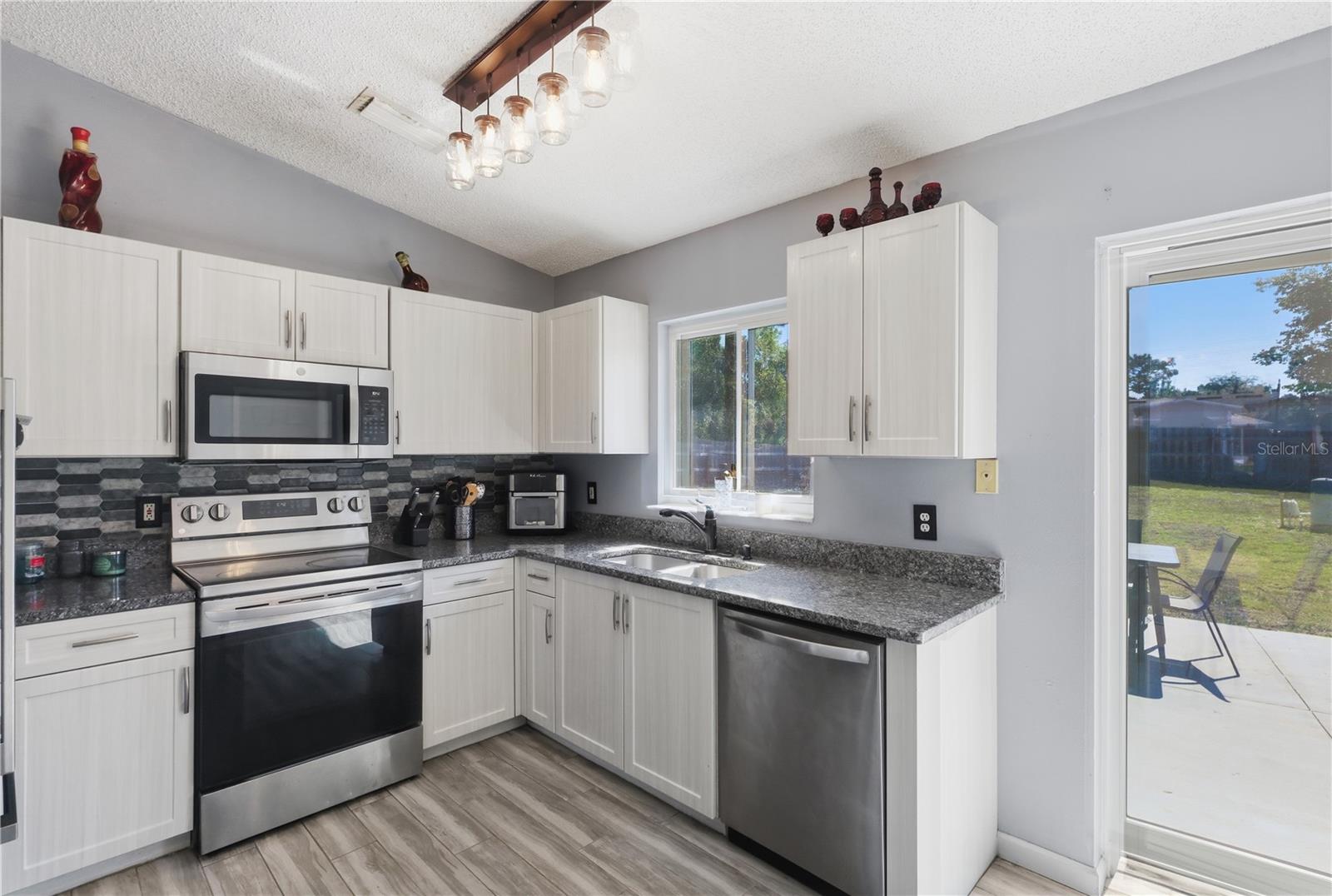 Image 9 of 32 For 215 Walnut Avenue