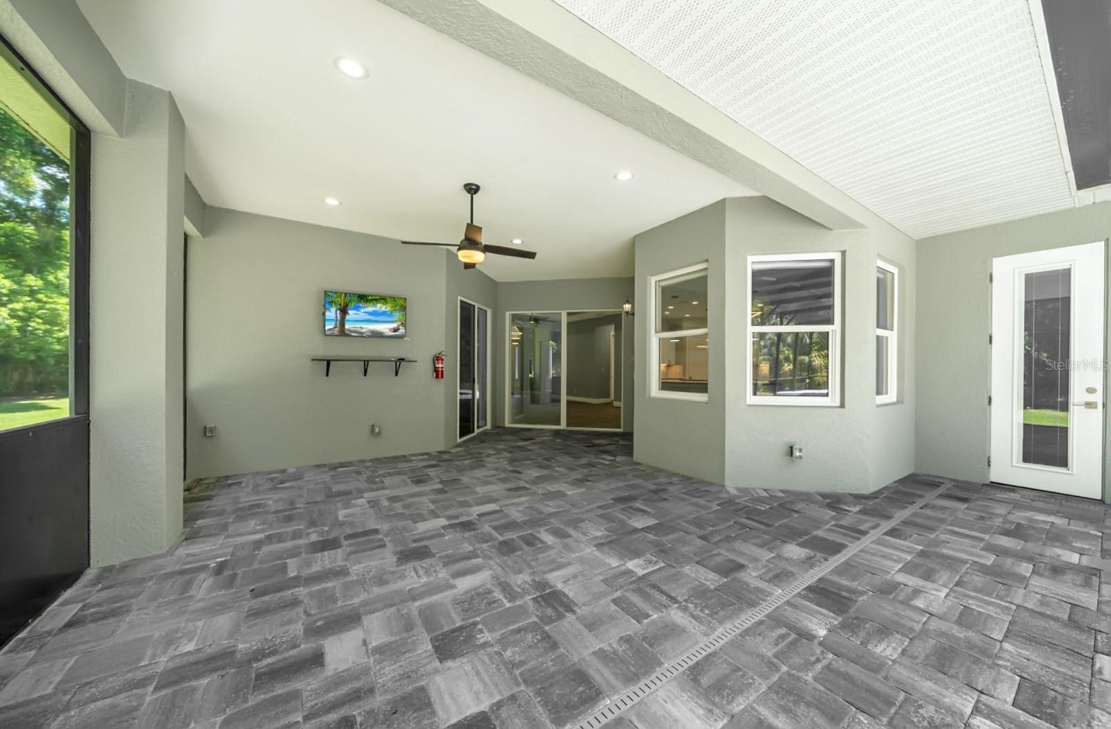 Image 76 of 99 For 4040 Grand Avenue