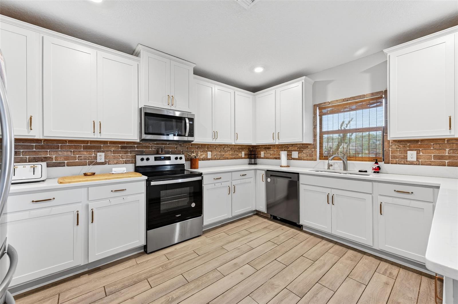 Image 12 of 46 For 340 Wiregrass Avenue