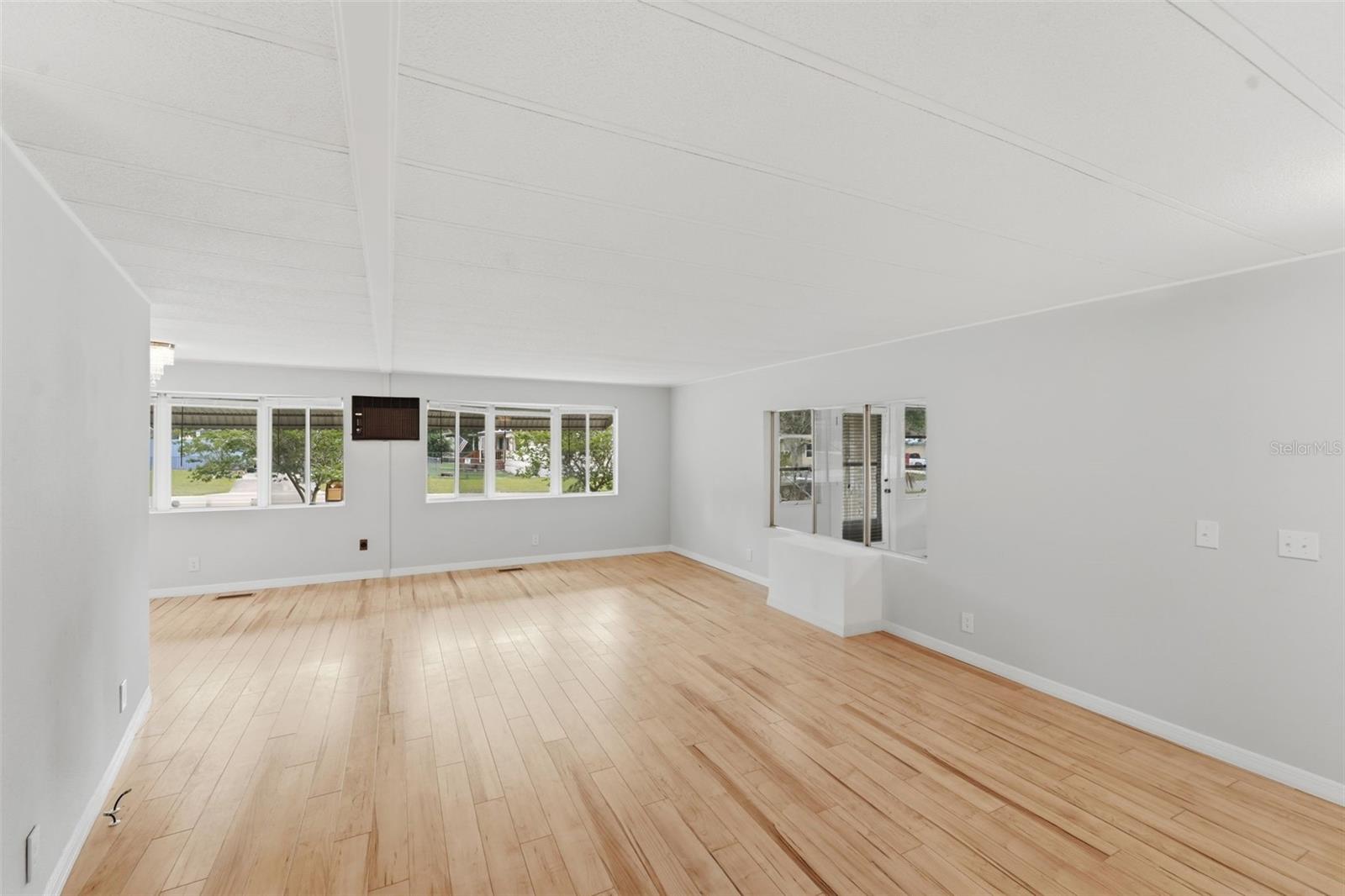 Image 15 of 40 For 4128 Woodland Circle
