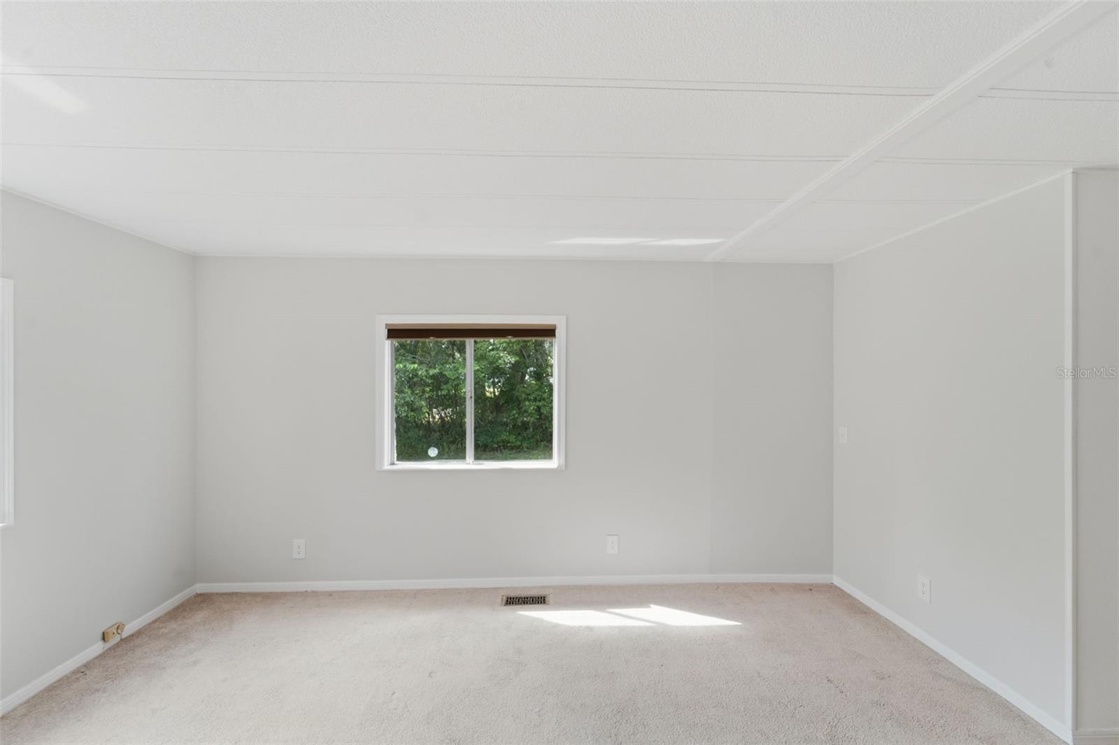 Image 19 of 40 For 4128 Woodland Circle