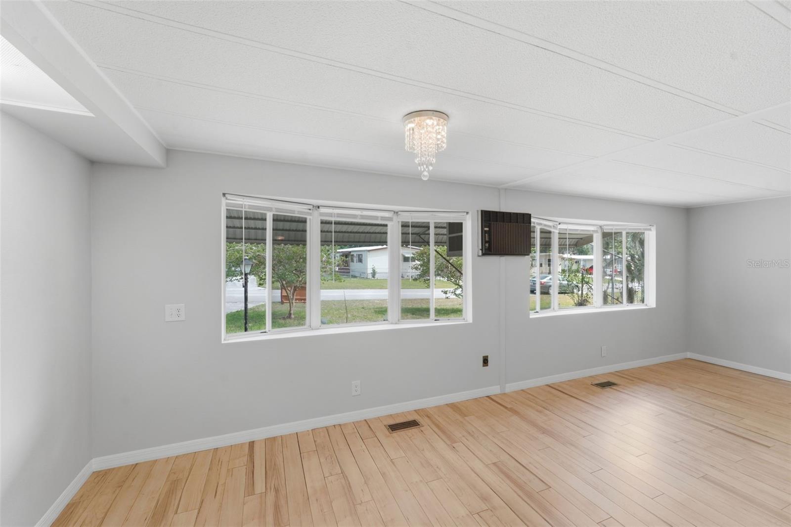 Image 21 of 40 For 4128 Woodland Circle