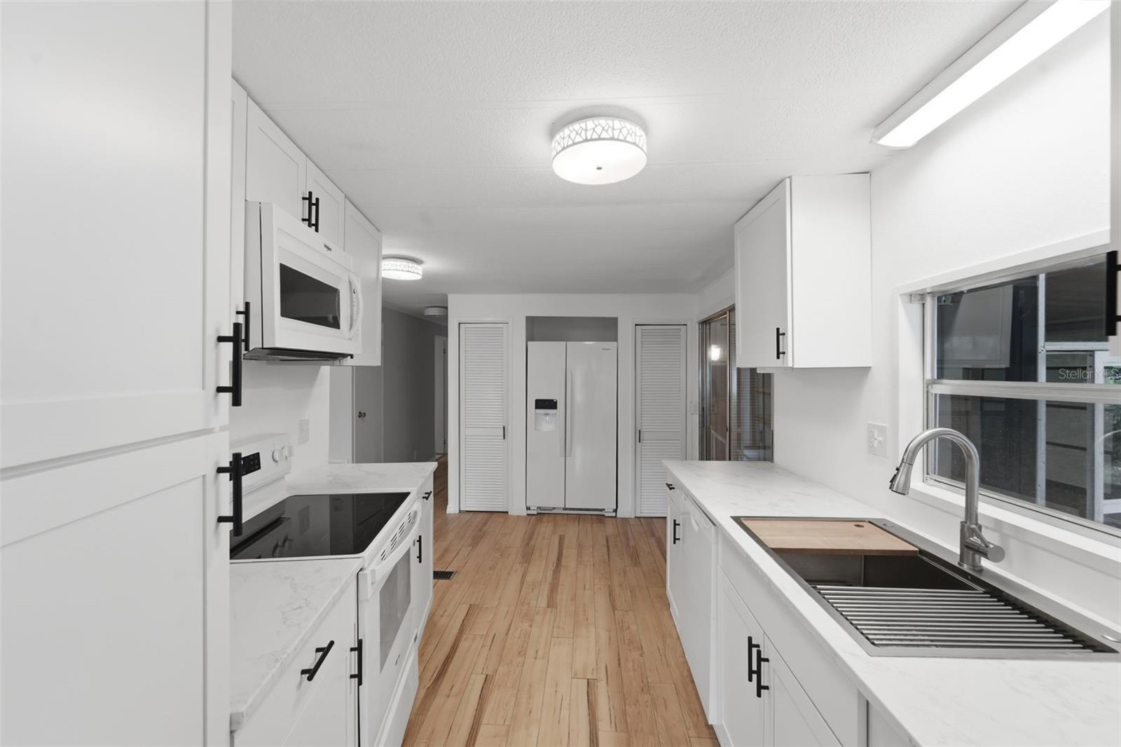 Image 23 of 40 For 4128 Woodland Circle
