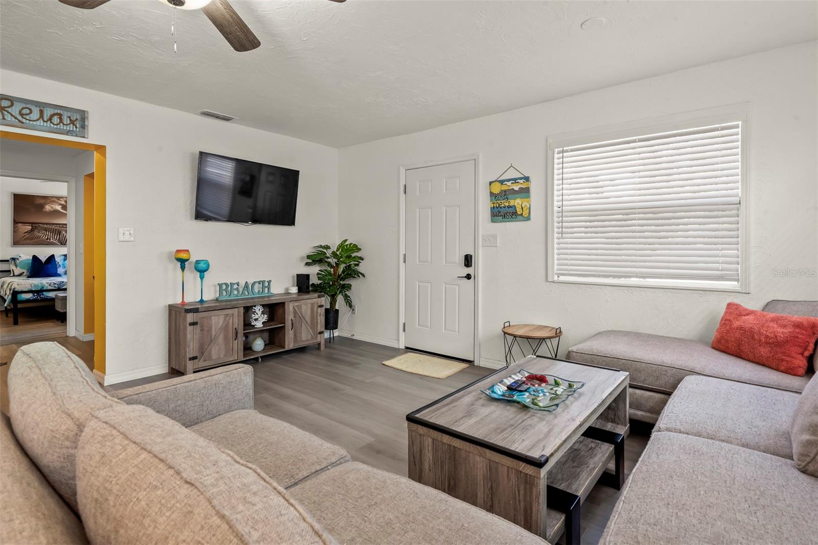 Image 10 of 47 For 5125 Isabelle Avenue