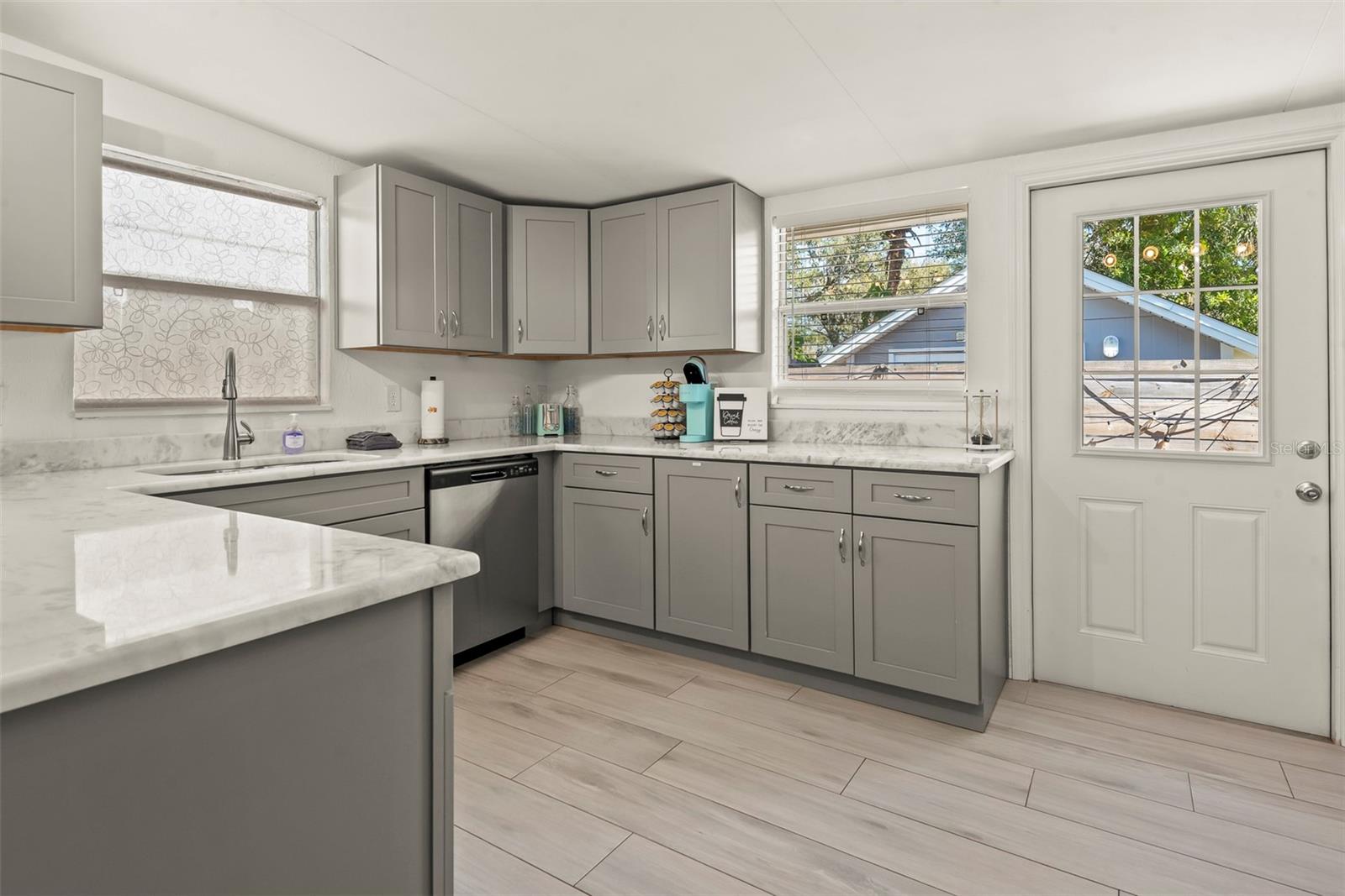 Image 12 of 47 For 5125 Isabelle Avenue