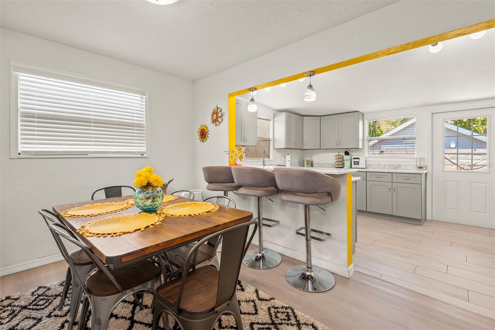 Image 6 of 47 For 5125 Isabelle Avenue