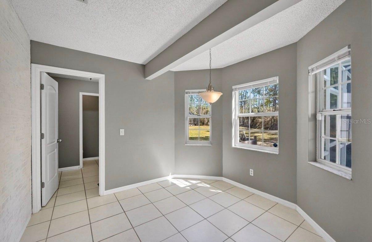 Image 8 of 16 For 19 Woodglen Place