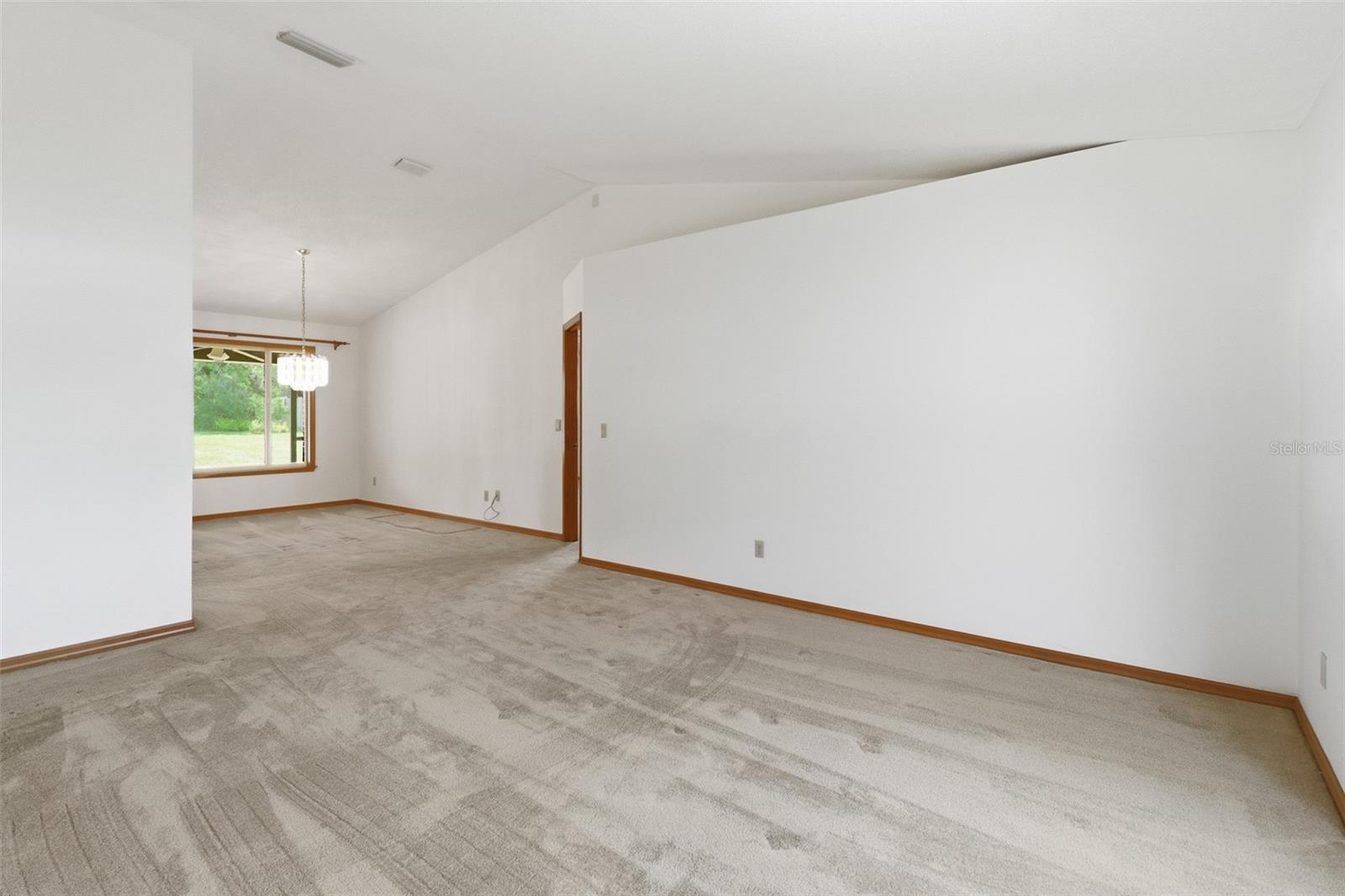Image 18 of 45 For 417 Glen Abbey Lane