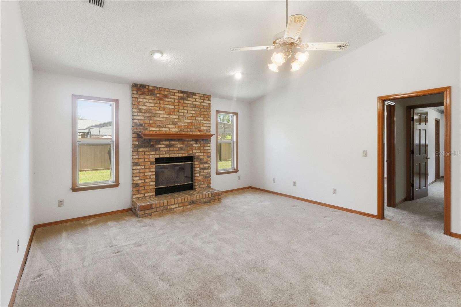 Image 6 of 45 For 417 Glen Abbey Lane