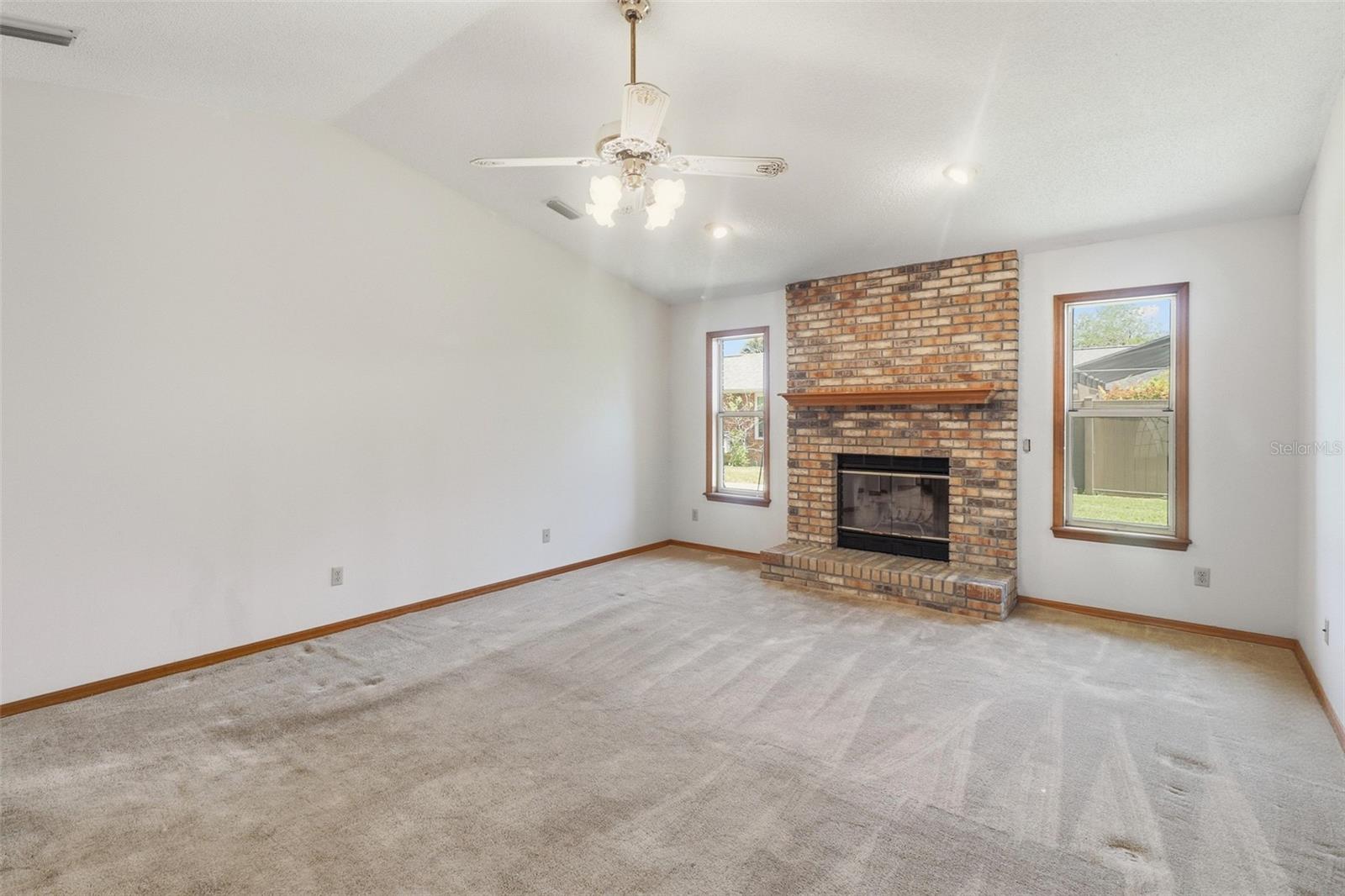 Image 7 of 45 For 417 Glen Abbey Lane