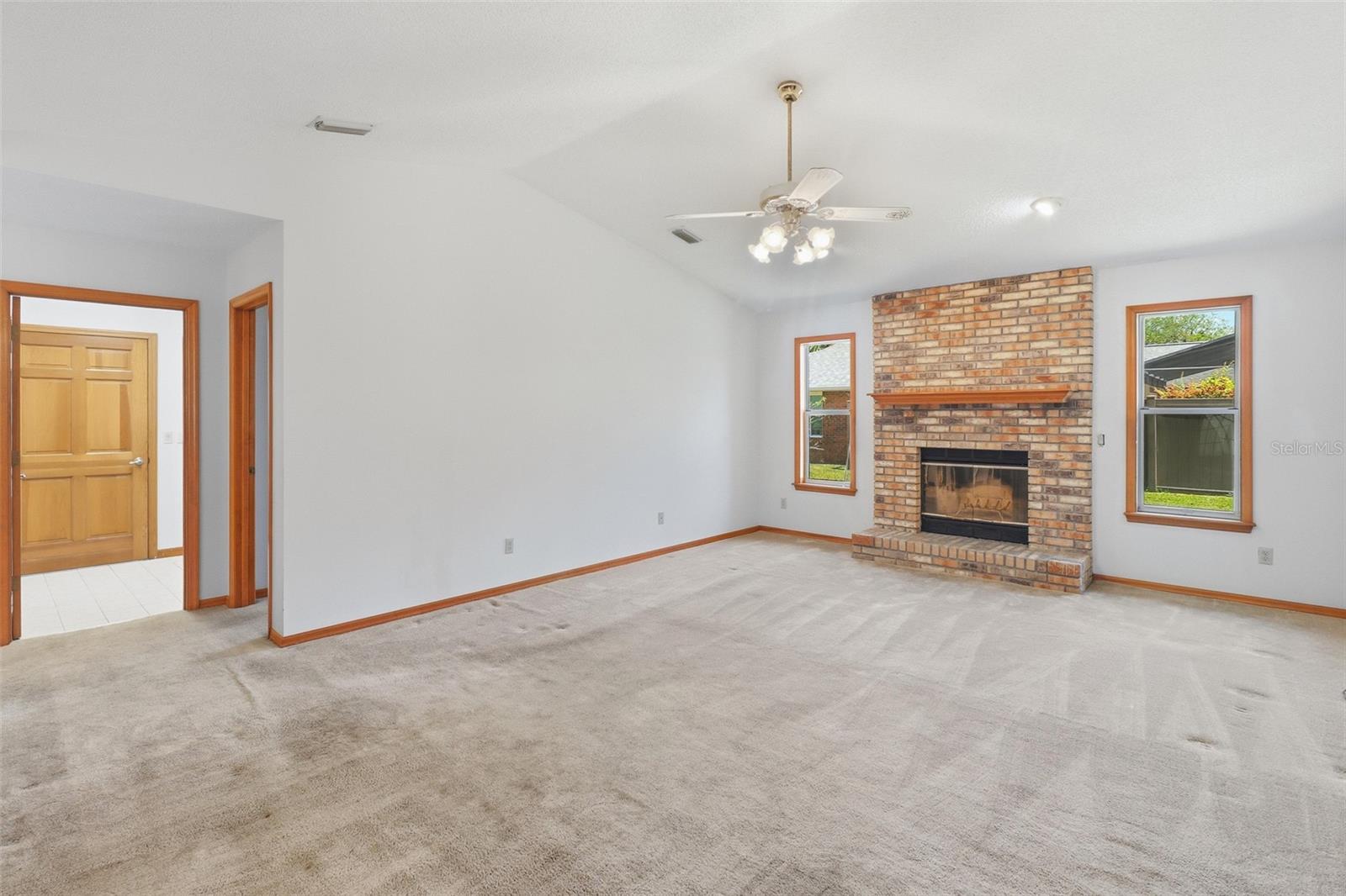 Image 8 of 45 For 417 Glen Abbey Lane
