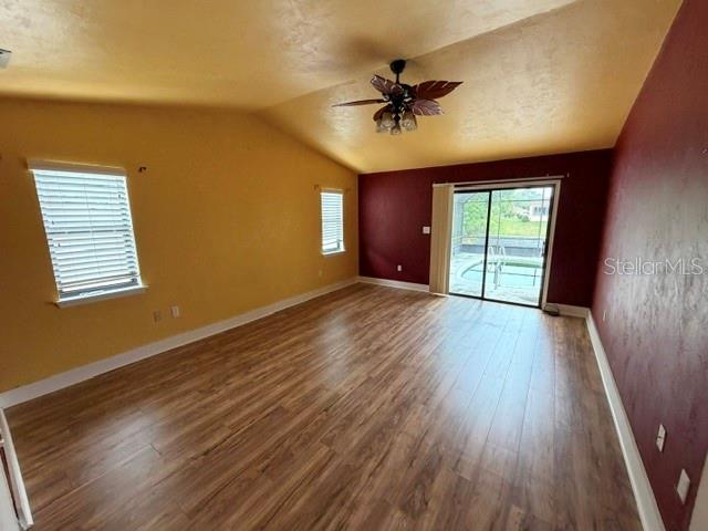 Image 7 of 18 For 7 Clee Ct  