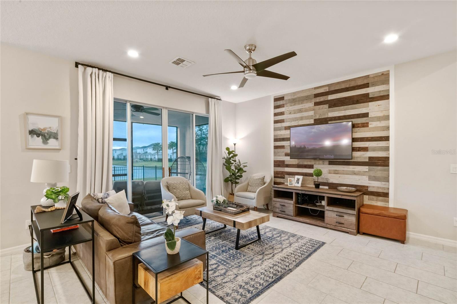 Image 18 of 21 For 3835 Corona Court