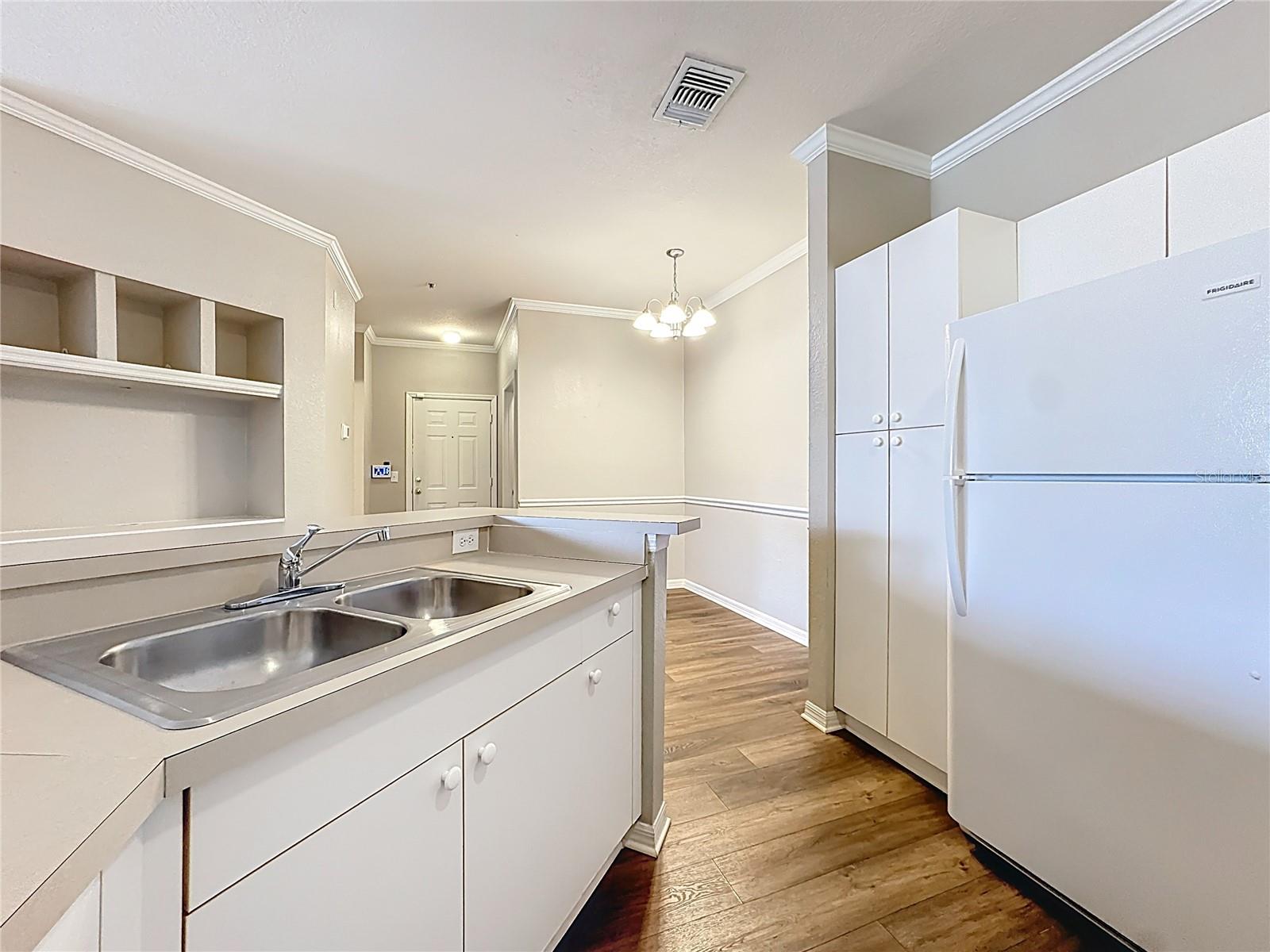 Image 18 of 61 For 3593 Conroy Road 433