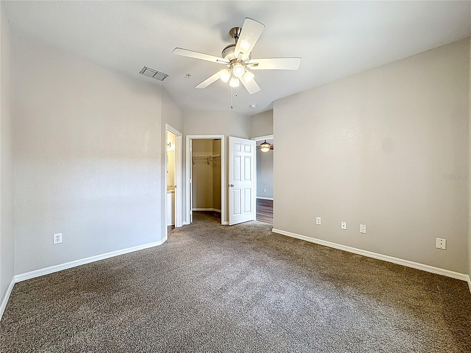 Image 22 of 61 For 3593 Conroy Road 433