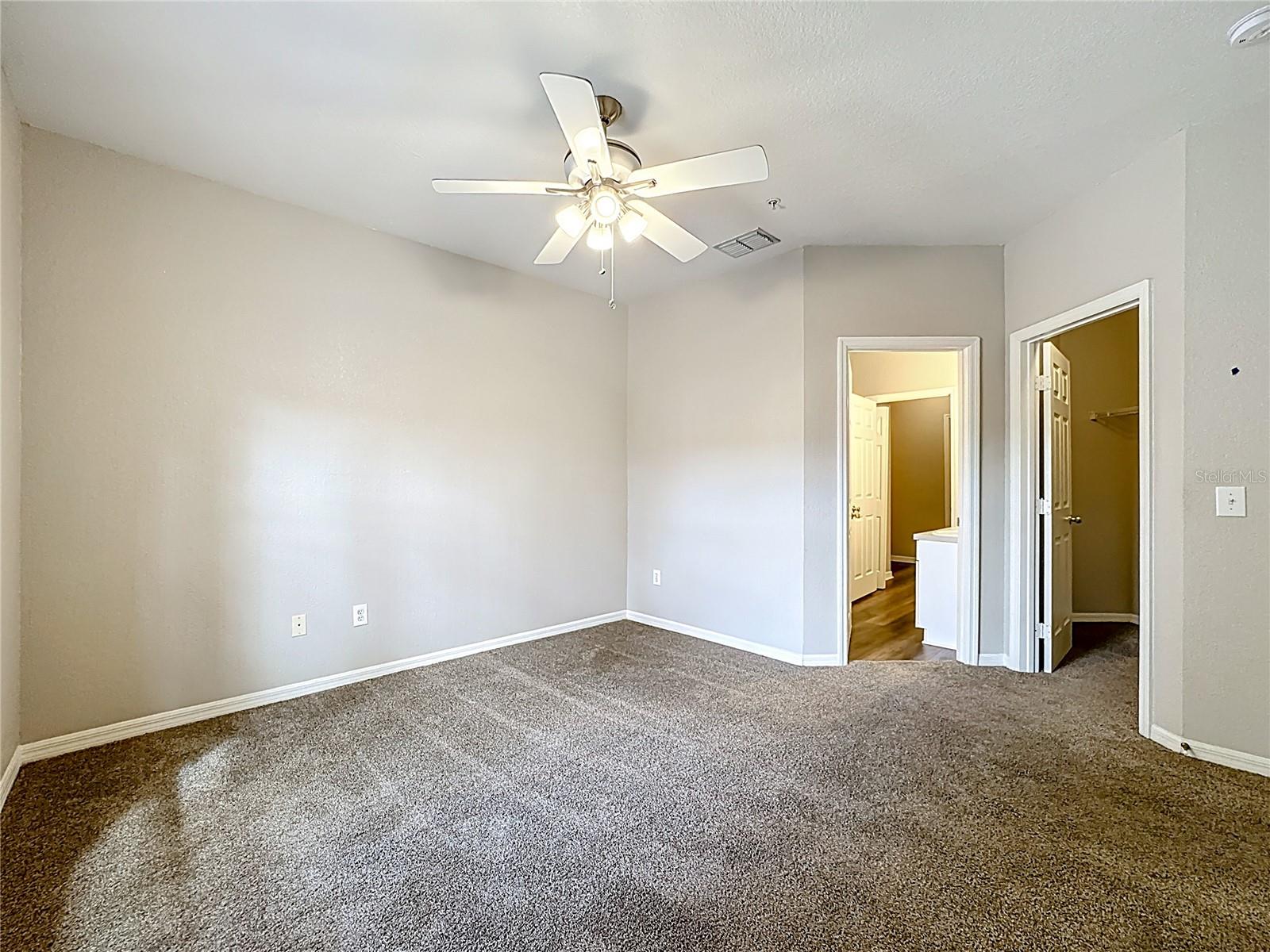 Image 23 of 61 For 3593 Conroy Road 433